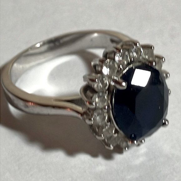 Ring - Picture 2 of 4